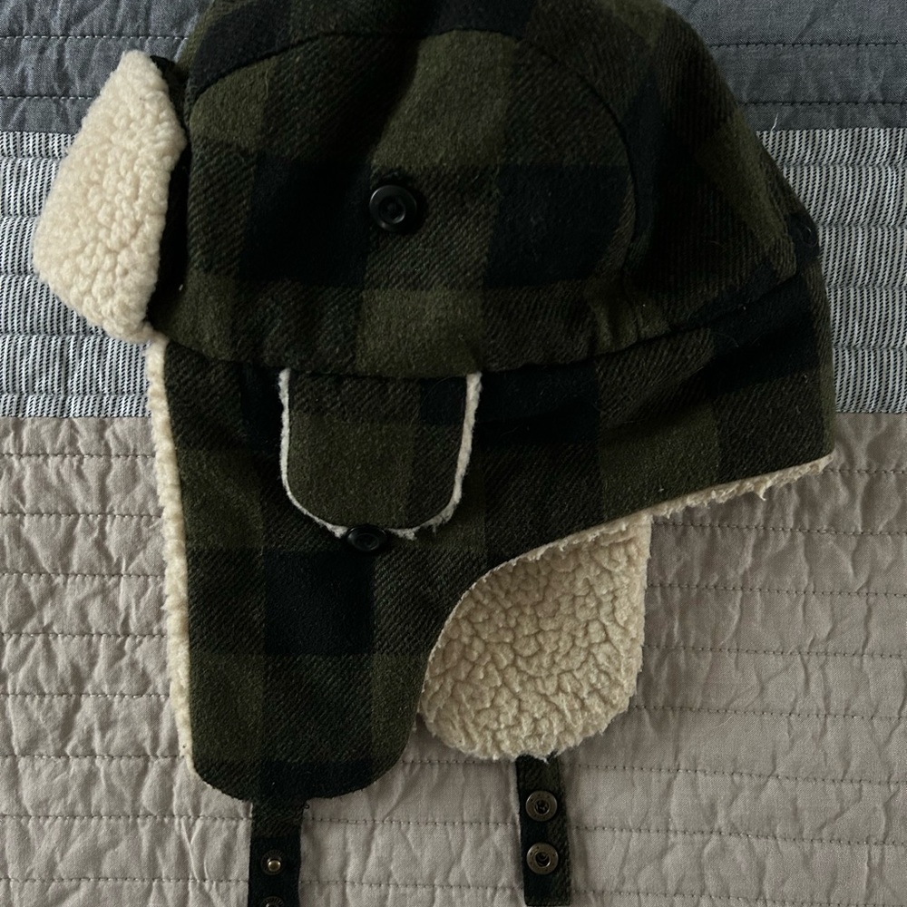 Men's Black and Cream Winter Hat - Picture 3 of 4